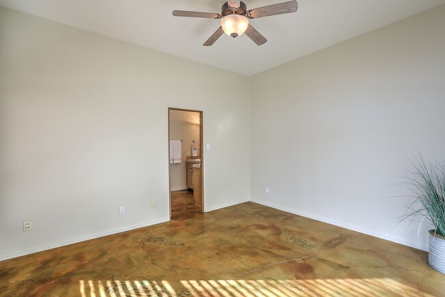 Building Photo - LONG TERM RENTAL in HIGH DESERT