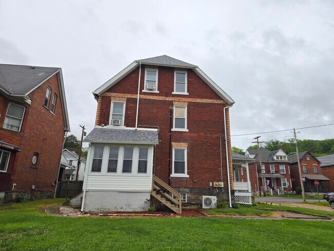 Building Photo - 499 E High St