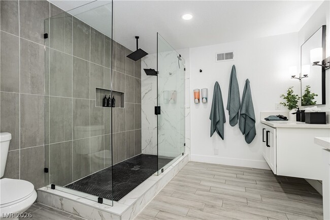 Building Photo - 1913 Birch St