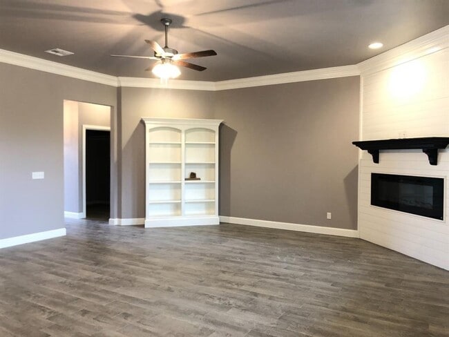 Building Photo - 1540 W Savannah Cir
