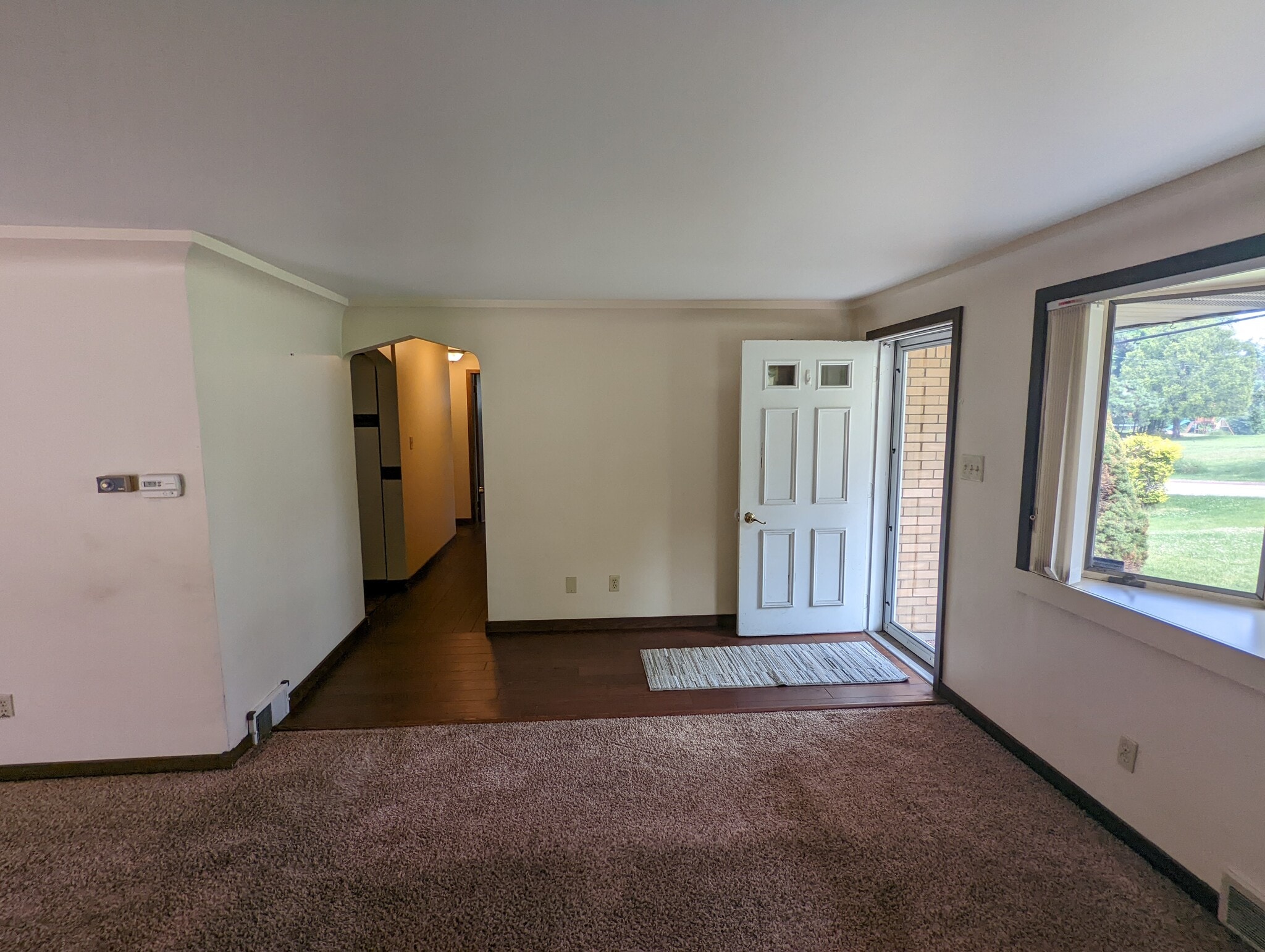 Foyer - 275 Lincoln Hall Rd