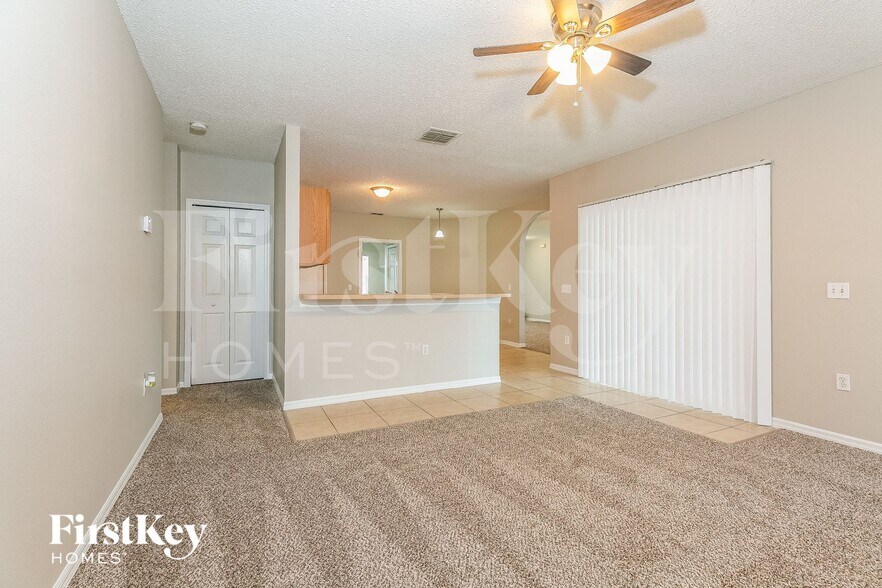 Building Photo - 927 Cannes Dr