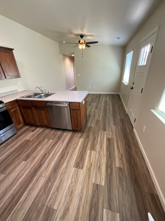 Building Photo - 1691 Windsor Ave