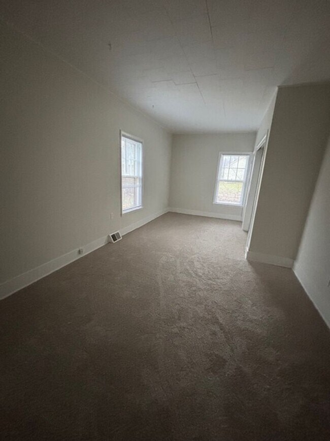 Building Photo - 620-22 Fellows Ave