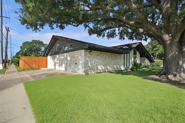 Building Photo - 5474 Jackwood St