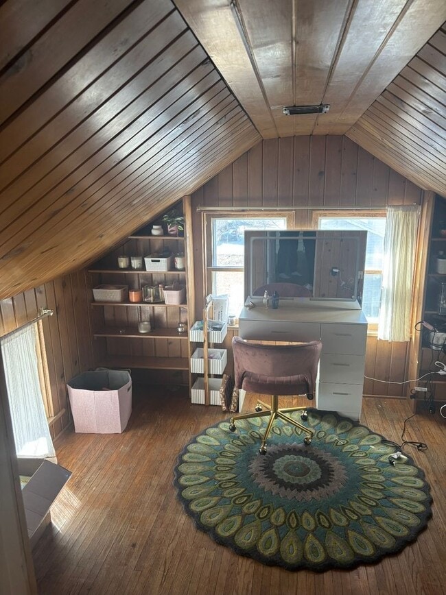 Building Photo - Available June 2026! 4 Bedroom House Close to Campus!