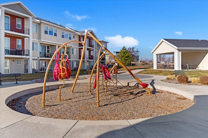 Building Photo - 2333 S Long Dr