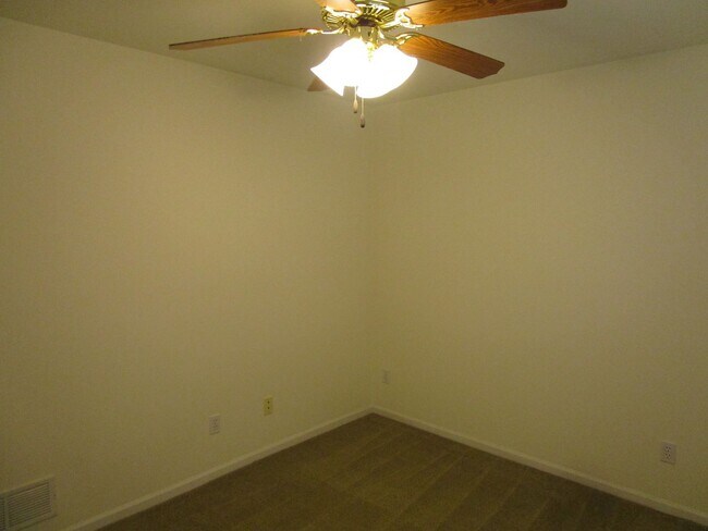 Building Photo - 1725-1727-1727 Louise Cir