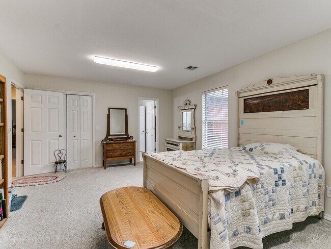 Building Photo - This stunning 4-bedroom, 3.5-bathroom home...