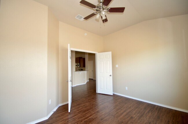 Building Photo - BEAUTIFUL New Home Available NOW!