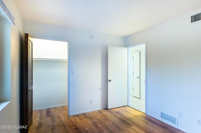 Building Photo - 1714 W Meadow Hills Dr