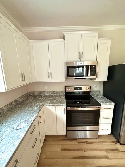 Kitchen - 4119 Peachtree Ave
