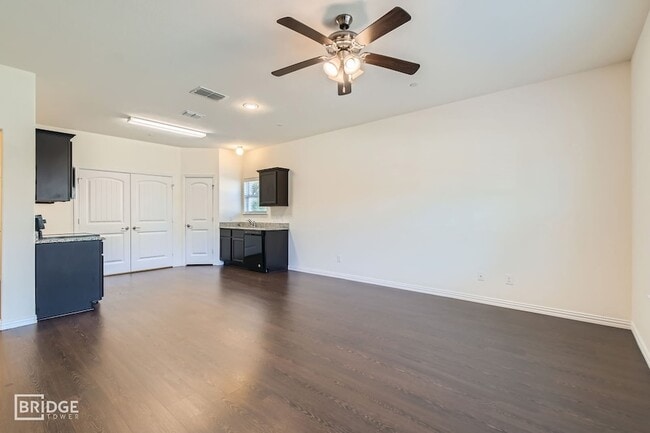 Building Photo - 1412 Lakecrest Ln