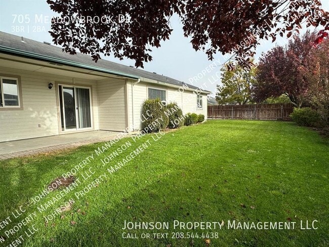 Building Photo - 705 Meadowbrook Dr