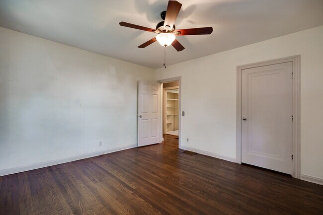 Building Photo - 2935 Glenmore Ave