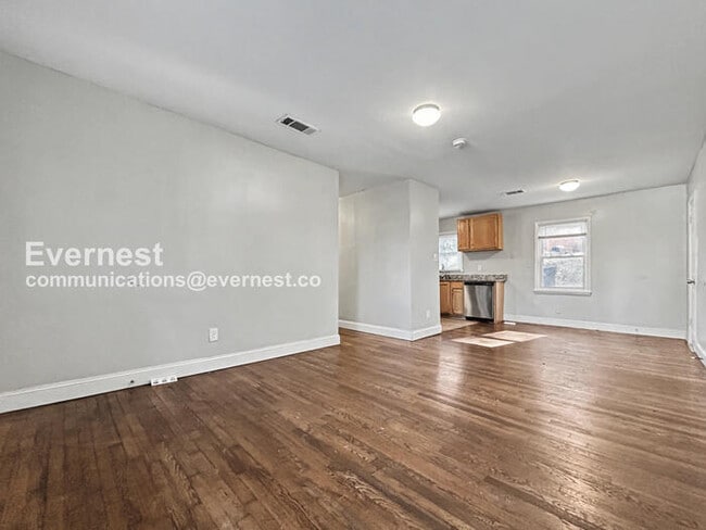 Building Photo - 3 Bed, 2 Bath Home with Carport / Pet-Friendly / Coming Soon!