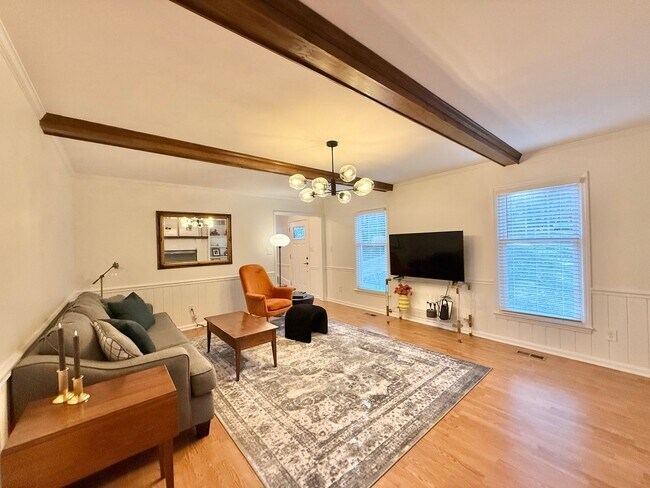 Building Photo - Updated 3BD, 2.5BA Raleigh Home with Modern Finishes and Fenced Yard in a Prime Location