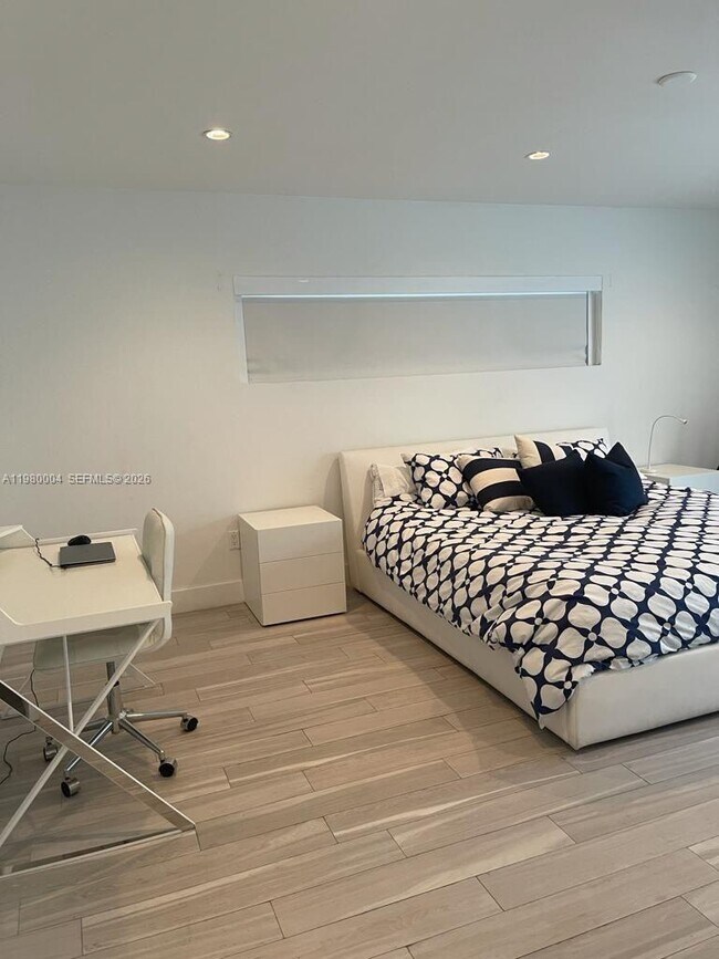 Building Photo - 260 Sunrise Dr