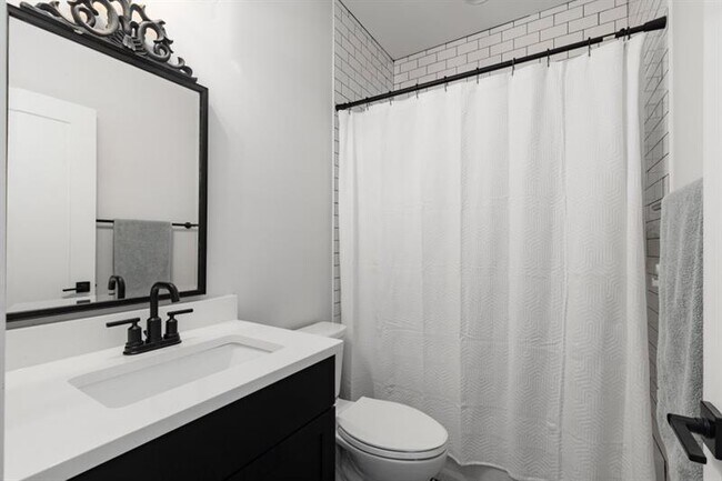 Building Photo - 304 Mado Ln