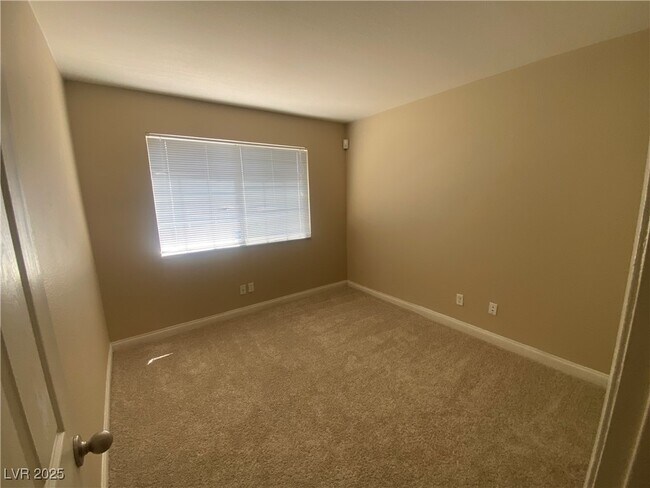 Building Photo - 2750 S Durango Dr