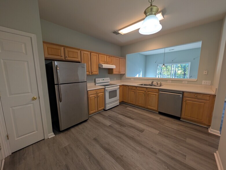 Building Photo - Room in Townhome on Dunford St