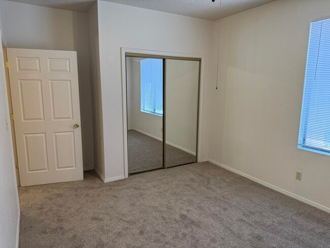 Building Photo - 4256 Sabana Loop SE