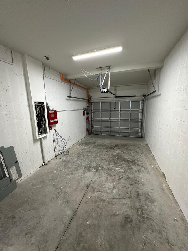 Building Photo - 140-833 Calla Terrace N