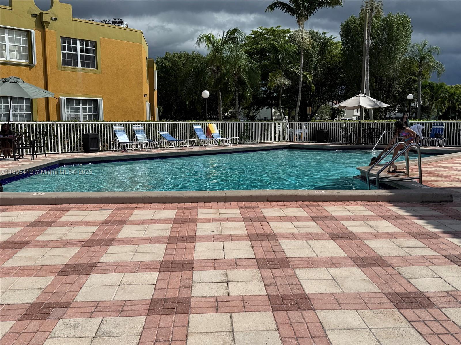 Building Photo - 9725 Fontainebleau Blvd