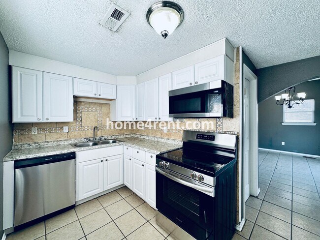 Building Photo - Updated 3 Bed, 2 Bath Ranch Home near Downtown Olathe!