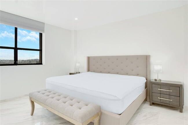 Building Photo - 10185 Collins Ave