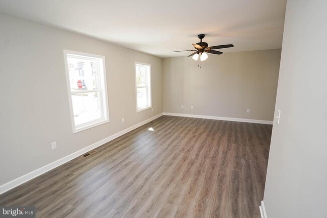 Building Photo - 621 Cedar St