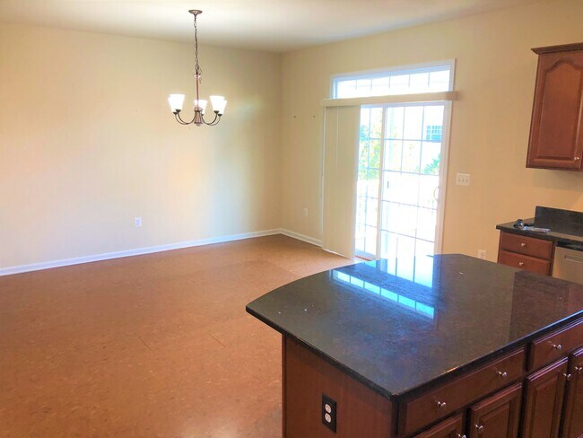 Spacious Dining Area - 8 Lamplighter Ln