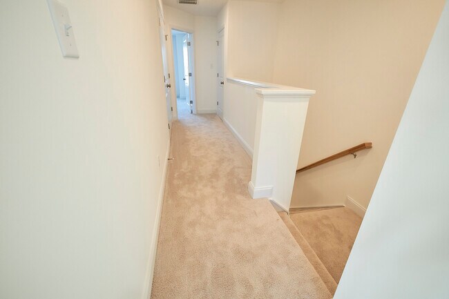 Building Photo - 13868 Randolph Pond Ln