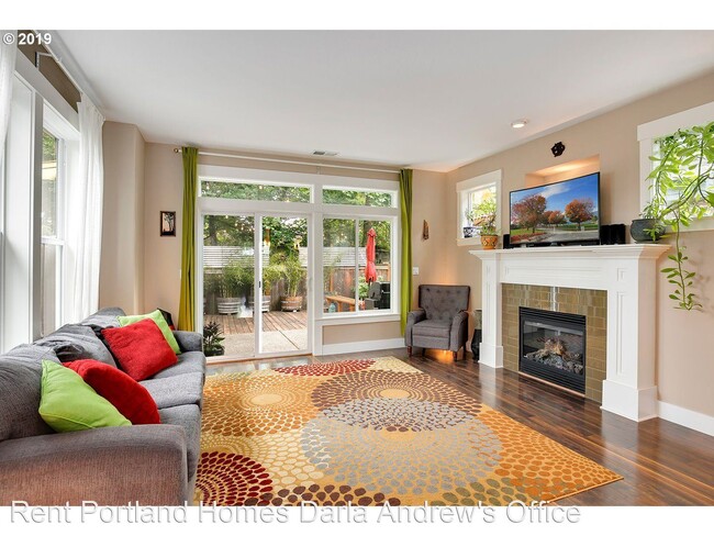 Building Photo - 3 br, 2.5 bath House - 6618 SE 66th Ave