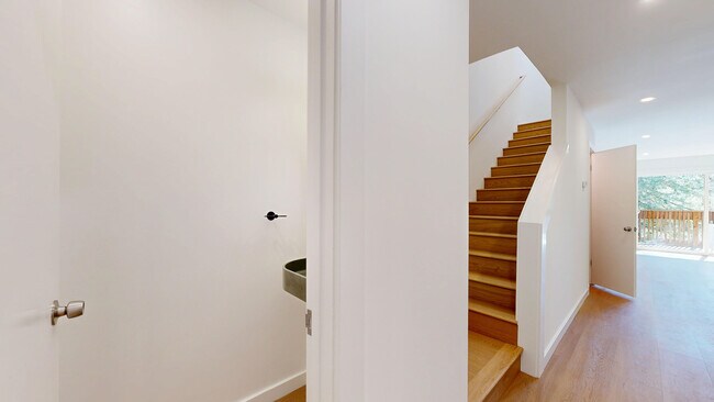 Building Photo - 50 Corte Real