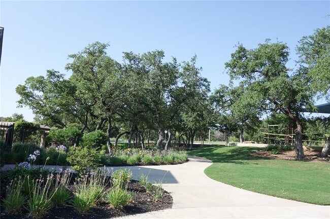 Building Photo - 3745 Bainbridge St