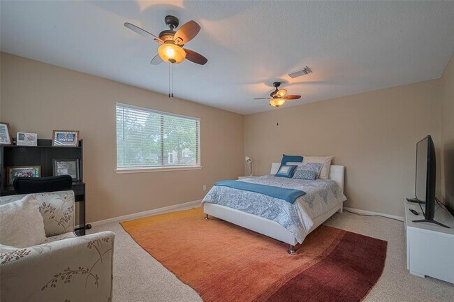 Building Photo - 12231 Carriage Hill Dr