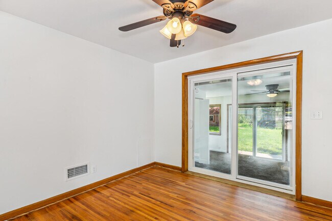 Building Photo - 3707 E Funston St