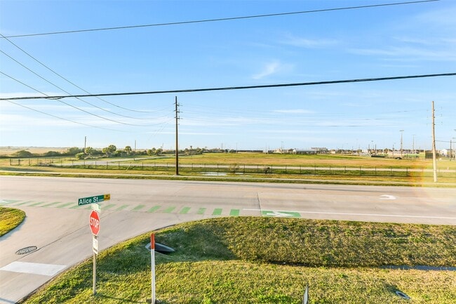 Building Photo - 3602 Alice St