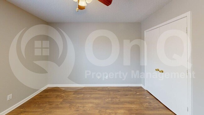 Building Photo - 1505 Stewart Dr