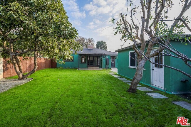 Building Photo - 2587 S Westgate Ave