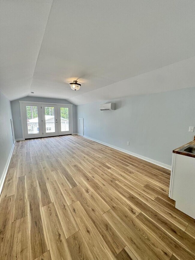 Building Photo - A must see country home 15 minutes to the ...