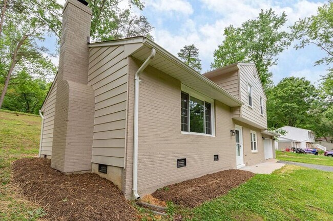 Building Photo - 3 Willow Branch Pl