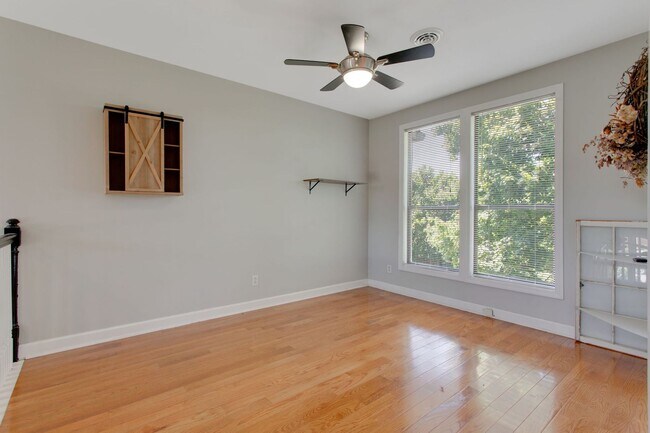 Building Photo - Charming 2 Bed 2 Bath Home on Historic Rus...