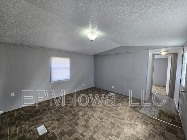 Building Photo - 700 W Ridgeway Ave