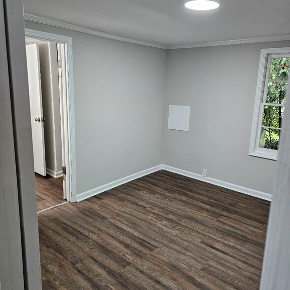 Building Photo - 1335 Victory St