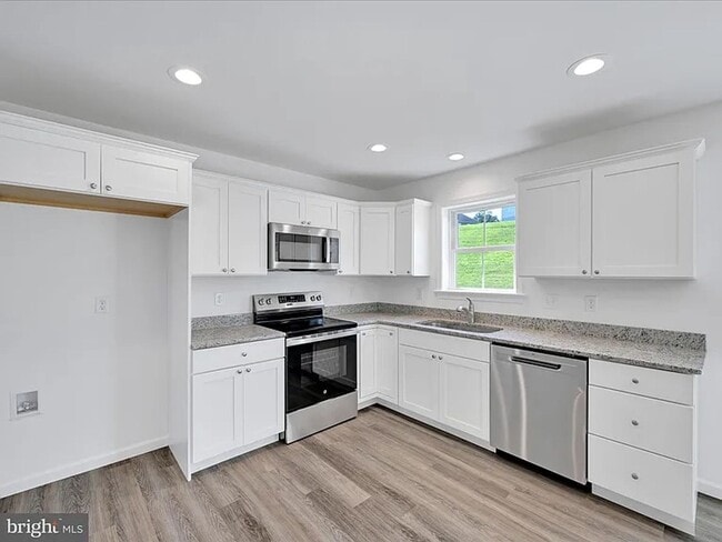 Building Photo - Brand New 3 Bed 3 Bath Single Family Home ...