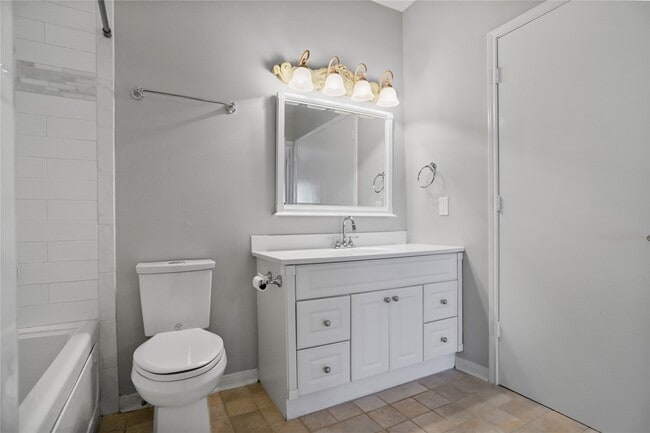 Building Photo - 3800 Tanglewilde St