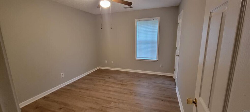 Building Photo - 1400 Hogan Rd