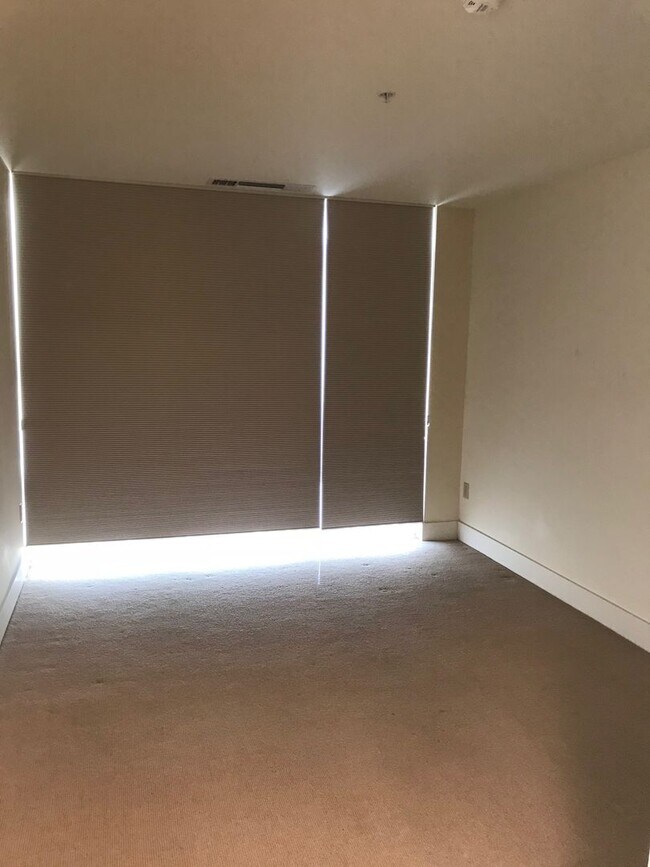 Building Photo - Perfect Sunset View Condo!!